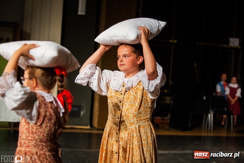 Zdjęcie w galerii na portalu naszraciborz.pl: Jubileuszowy koncert z okazji 65-lecia ZPiT Strzecha wiadomości z regionu