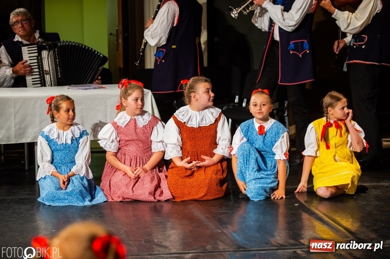 Zdjęcie w galerii na portalu naszraciborz.pl: Jubileuszowy koncert z okazji 65-lecia ZPiT Strzecha wiadomości z regionu