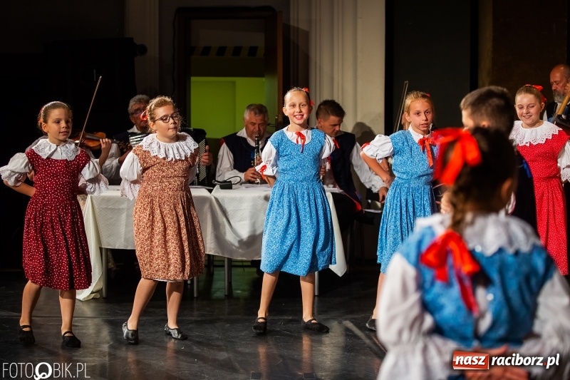 Zdjęcie w galerii na portalu naszraciborz.pl: Jubileuszowy koncert z okazji 65-lecia ZPiT Strzecha wiadomości z regionu