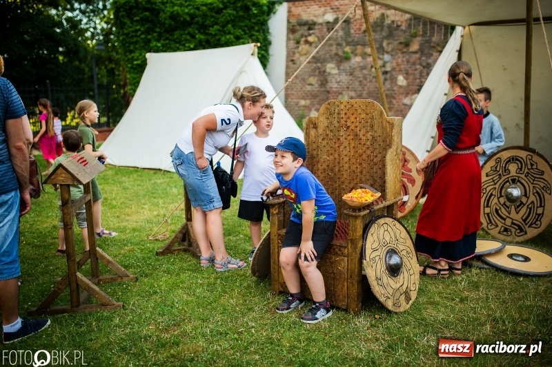 Zdjęcie w galerii na portalu naszraciborz.pl: VIII Zamkowa Noc z Duchami na Zamku Piastowskim  wiadomości z regionu