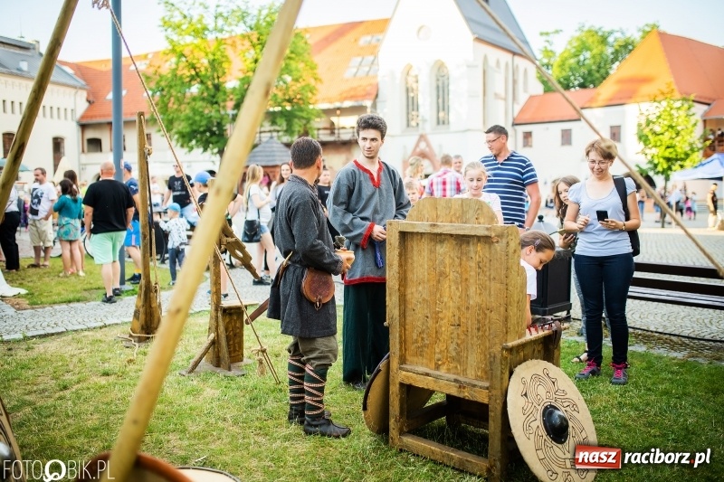 Zdjęcie w galerii na portalu naszraciborz.pl: VIII Zamkowa Noc z Duchami na Zamku Piastowskim  wiadomości z regionu