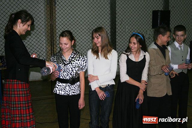 Zdjęcie w galerii na portalu naszraciborz.pl: Ślubowanie gimnazjalistów wiadomości z regionu