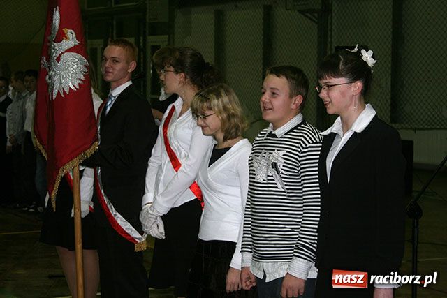 Zdjęcie w galerii na portalu naszraciborz.pl: Ślubowanie gimnazjalistów wiadomości z regionu