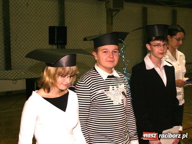 Zdjęcie w galerii na portalu naszraciborz.pl: Ślubowanie gimnazjalistów wiadomości z regionu