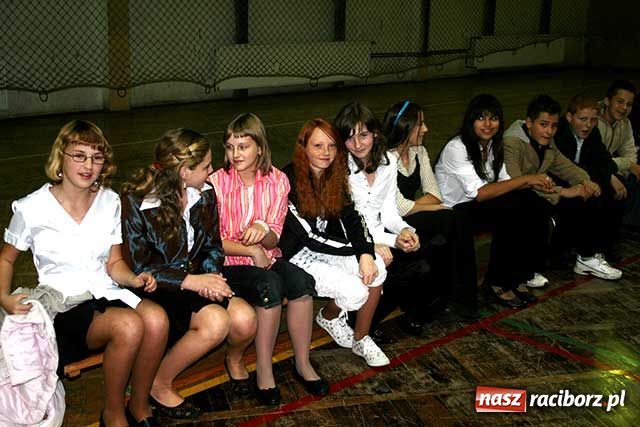 Zdjęcie w galerii na portalu naszraciborz.pl: Ślubowanie gimnazjalistów wiadomości z regionu