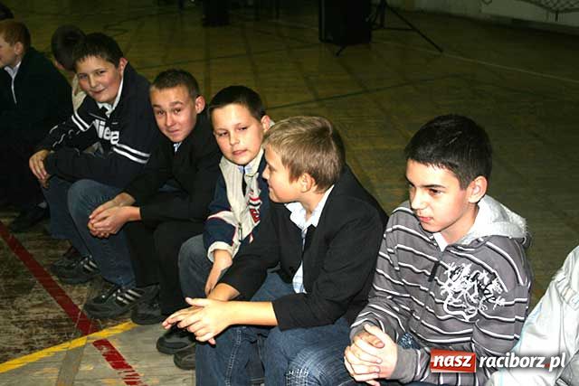 Zdjęcie w galerii na portalu naszraciborz.pl: Ślubowanie gimnazjalistów wiadomości z regionu