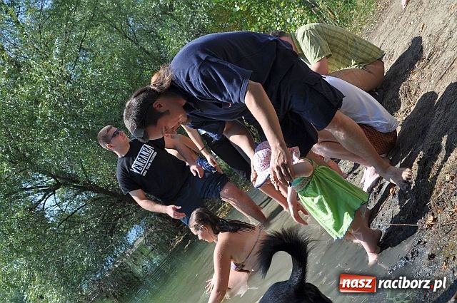 Zdjęcie w galerii na portalu naszraciborz.pl: Ekologiczne moczenie nóg wiadomości z regionu