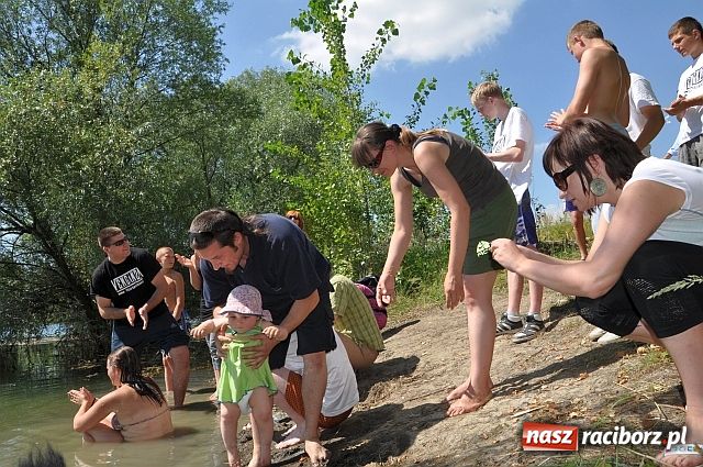 Zdjęcie w galerii na portalu naszraciborz.pl: Ekologiczne moczenie nóg wiadomości z regionu