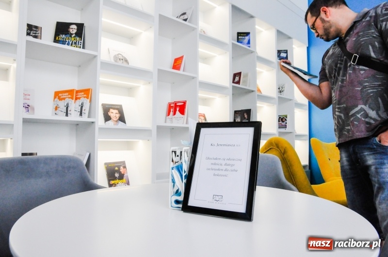 Zdjęcie w galerii na portalu naszraciborz.pl: Nie samym chlebem żyje człowiek. Eko-Okna otworzyły w Raciborzu księgarnio-kawiarnię [FOTO i WIDEO] wiadomości z regionu