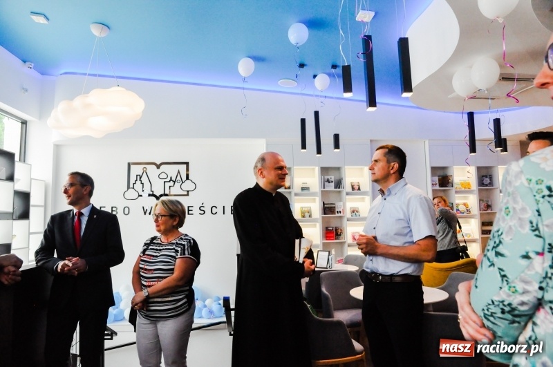 Zdjęcie w galerii na portalu naszraciborz.pl: Nie samym chlebem żyje człowiek. Eko-Okna otworzyły w Raciborzu księgarnio-kawiarnię [FOTO i WIDEO] wiadomości z regionu