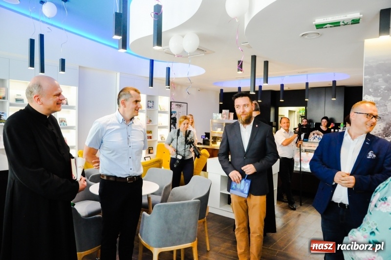 Zdjęcie w galerii na portalu naszraciborz.pl: Nie samym chlebem żyje człowiek. Eko-Okna otworzyły w Raciborzu księgarnio-kawiarnię [FOTO i WIDEO] wiadomości z regionu