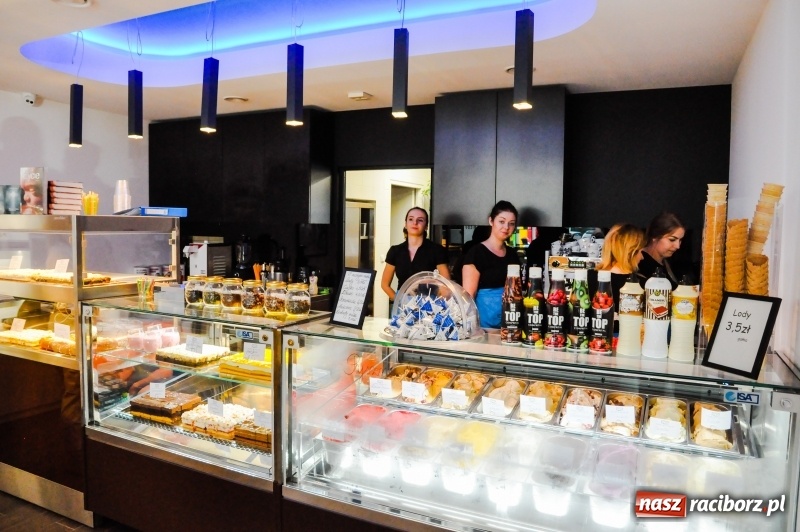 Zdjęcie w galerii na portalu naszraciborz.pl: Nie samym chlebem żyje człowiek. Eko-Okna otworzyły w Raciborzu księgarnio-kawiarnię [FOTO i WIDEO] wiadomości z regionu