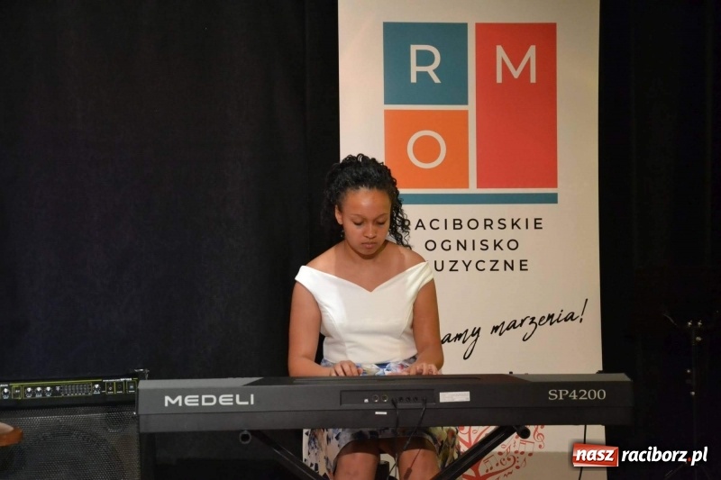 Zdjęcie w galerii na portalu naszraciborz.pl: Muzyczne zakończenie roku szkolnego na Zamku Piastowskim wiadomości z regionu