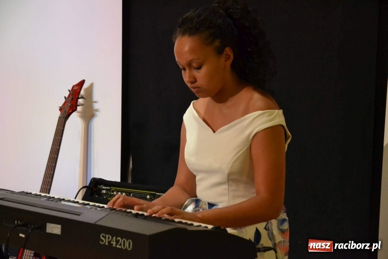 Zdjęcie w galerii na portalu naszraciborz.pl: Muzyczne zakończenie roku szkolnego na Zamku Piastowskim wiadomości z regionu