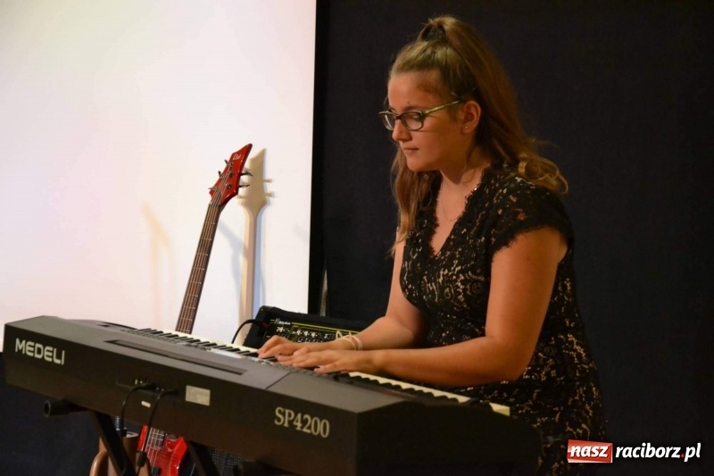 Zdjęcie w galerii na portalu naszraciborz.pl: Muzyczne zakończenie roku szkolnego na Zamku Piastowskim wiadomości z regionu