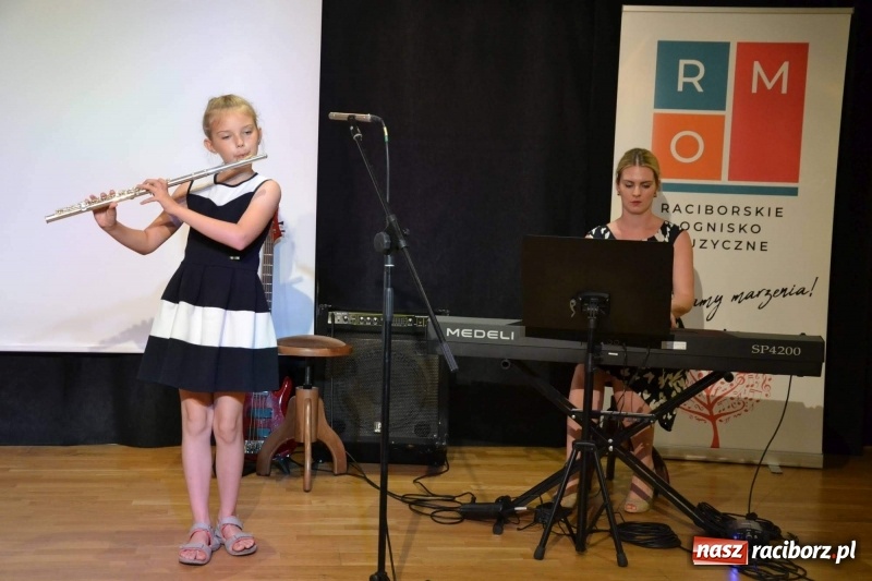 Zdjęcie w galerii na portalu naszraciborz.pl: Muzyczne zakończenie roku szkolnego na Zamku Piastowskim wiadomości z regionu
