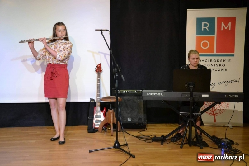 Zdjęcie w galerii na portalu naszraciborz.pl: Muzyczne zakończenie roku szkolnego na Zamku Piastowskim wiadomości z regionu