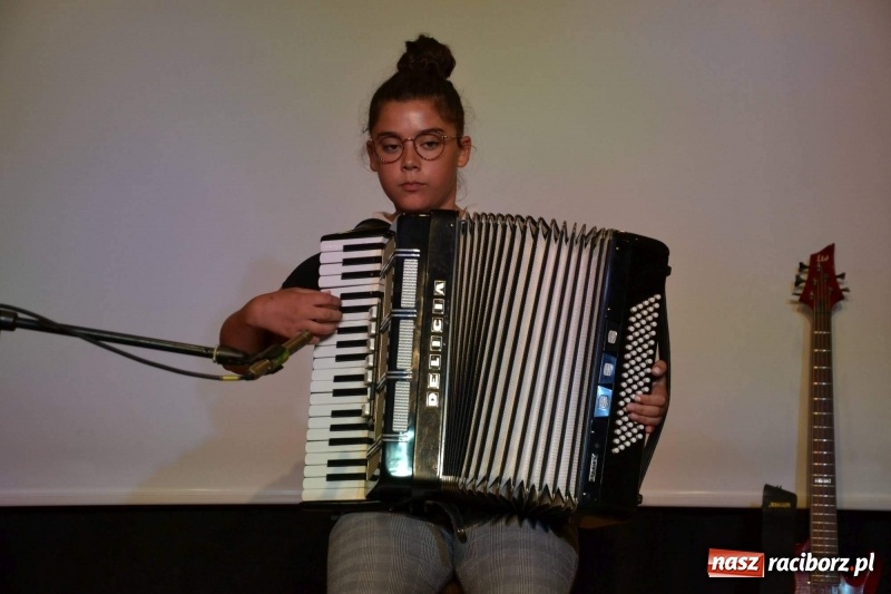 Zdjęcie w galerii na portalu naszraciborz.pl: Muzyczne zakończenie roku szkolnego na Zamku Piastowskim wiadomości z regionu