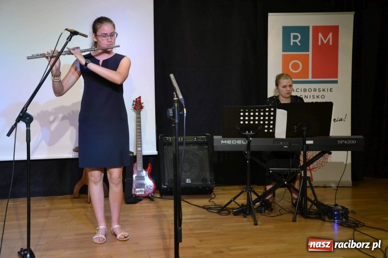 Zdjęcie w galerii na portalu naszraciborz.pl: Muzyczne zakończenie roku szkolnego na Zamku Piastowskim wiadomości z regionu