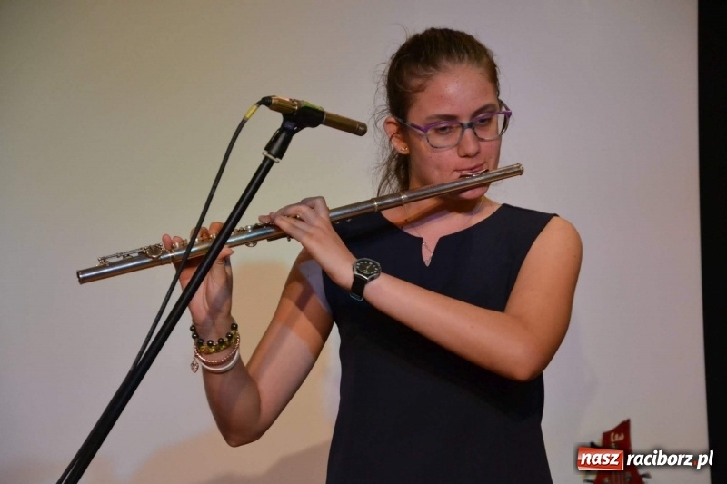 Zdjęcie w galerii na portalu naszraciborz.pl: Muzyczne zakończenie roku szkolnego na Zamku Piastowskim wiadomości z regionu