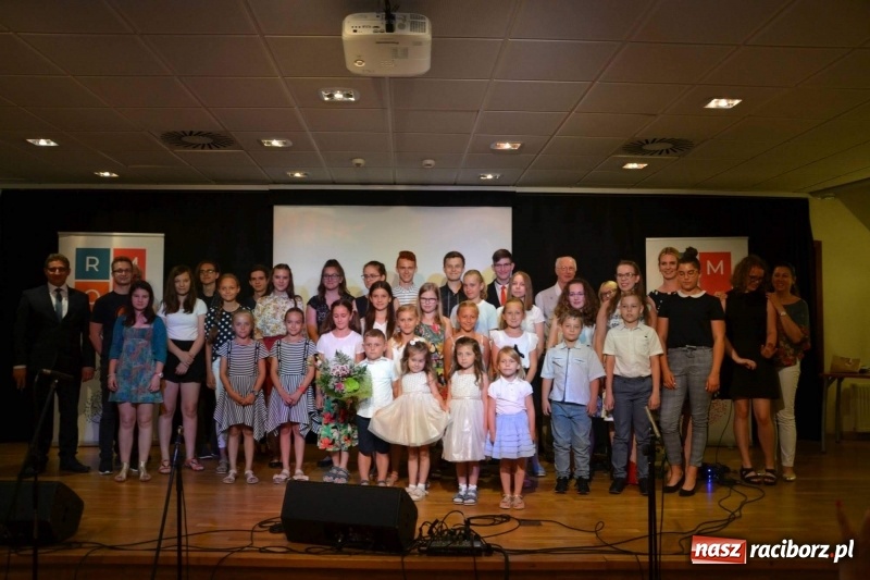 Zdjęcie w galerii na portalu naszraciborz.pl: Muzyczne zakończenie roku szkolnego na Zamku Piastowskim wiadomości z regionu