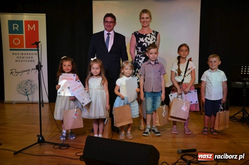 Zdjęcie w galerii na portalu naszraciborz.pl: Muzyczne zakończenie roku szkolnego na Zamku Piastowskim wiadomości z regionu
