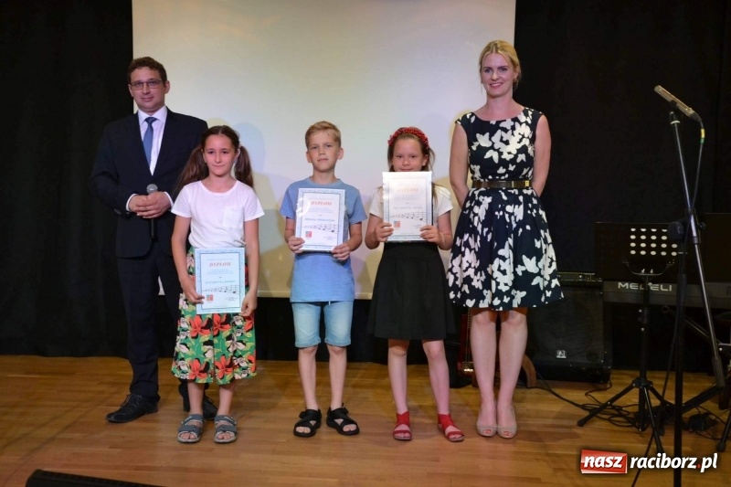 Zdjęcie w galerii na portalu naszraciborz.pl: Muzyczne zakończenie roku szkolnego na Zamku Piastowskim wiadomości z regionu