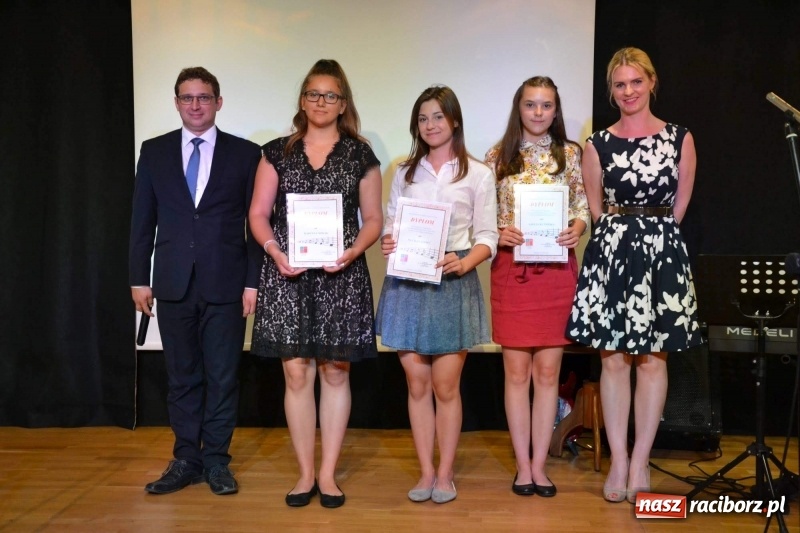 Zdjęcie w galerii na portalu naszraciborz.pl: Muzyczne zakończenie roku szkolnego na Zamku Piastowskim wiadomości z regionu