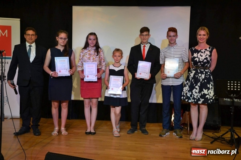 Zdjęcie w galerii na portalu naszraciborz.pl: Muzyczne zakończenie roku szkolnego na Zamku Piastowskim wiadomości z regionu