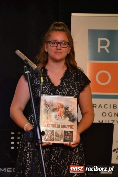 Zdjęcie w galerii na portalu naszraciborz.pl: Muzyczne zakończenie roku szkolnego na Zamku Piastowskim wiadomości z regionu