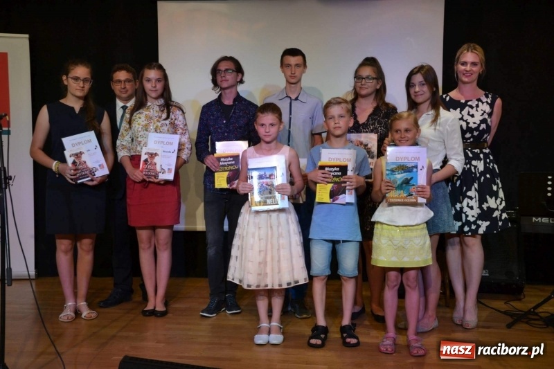 Zdjęcie w galerii na portalu naszraciborz.pl: Muzyczne zakończenie roku szkolnego na Zamku Piastowskim wiadomości z regionu