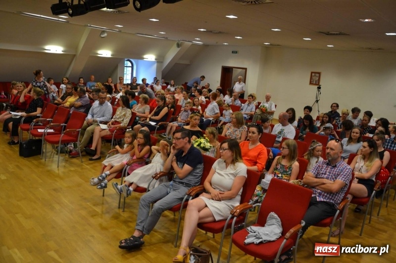 Zdjęcie w galerii na portalu naszraciborz.pl: Muzyczne zakończenie roku szkolnego na Zamku Piastowskim wiadomości z regionu