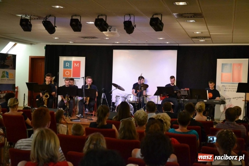 Zdjęcie w galerii na portalu naszraciborz.pl: Muzyczne zakończenie roku szkolnego na Zamku Piastowskim wiadomości z regionu