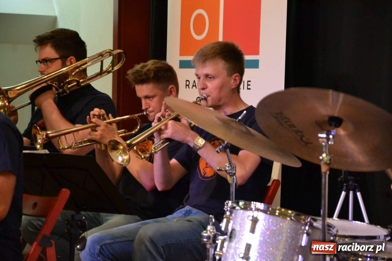 Zdjęcie w galerii na portalu naszraciborz.pl: Muzyczne zakończenie roku szkolnego na Zamku Piastowskim wiadomości z regionu