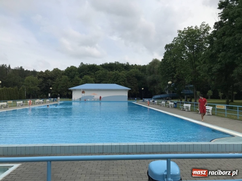 Zdjęcie w galerii na portalu naszraciborz.pl: Basen pod Oborą już otwarty. Jakie ceny biletów?  wiadomości z regionu