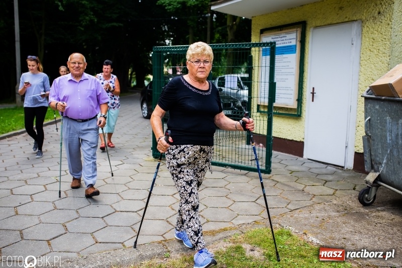 Zdjęcie w galerii na portalu naszraciborz.pl: Rozpoczęcie sezonu Nordic Walking w Tworkowie wiadomości z regionu