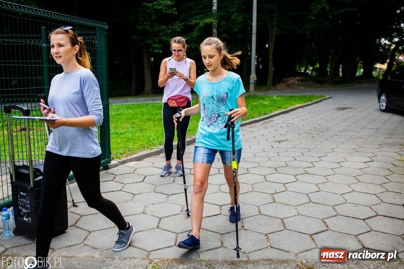 Zdjęcie w galerii na portalu naszraciborz.pl: Rozpoczęcie sezonu Nordic Walking w Tworkowie wiadomości z regionu