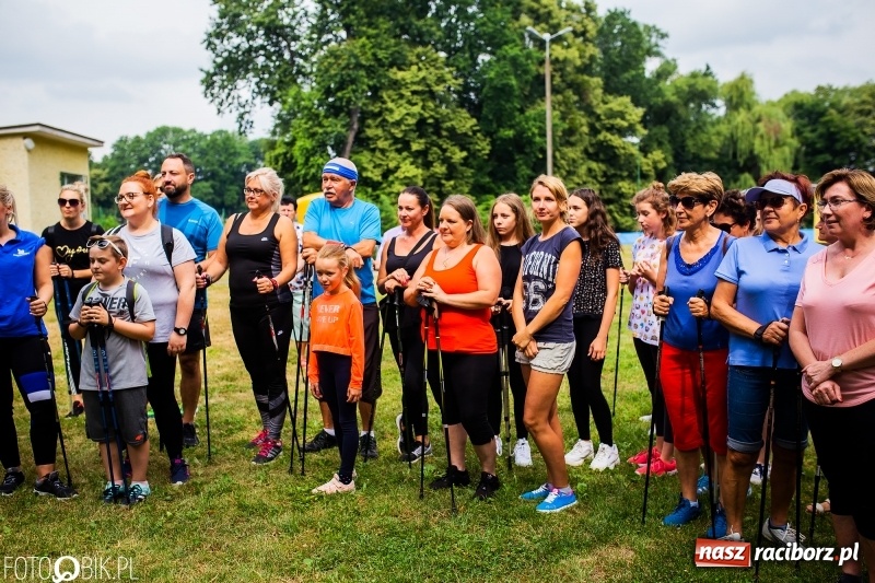 Zdjęcie w galerii na portalu naszraciborz.pl: Rozpoczęcie sezonu Nordic Walking w Tworkowie wiadomości z regionu