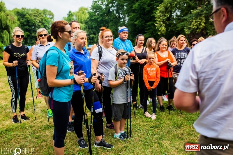 Zdjęcie w galerii na portalu naszraciborz.pl: Rozpoczęcie sezonu Nordic Walking w Tworkowie wiadomości z regionu