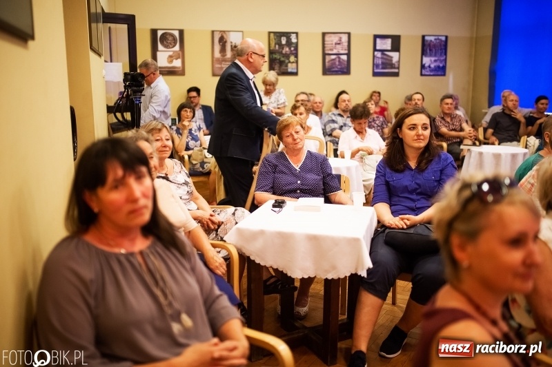 Zdjęcie w galerii na portalu naszraciborz.pl: Spotkanie z Krzysztofem Zanussim i Barbarą Gruszką-Zych w DK Strzecha wiadomości z regionu