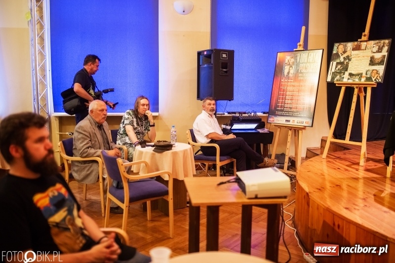 Zdjęcie w galerii na portalu naszraciborz.pl: Spotkanie z Krzysztofem Zanussim i Barbarą Gruszką-Zych w DK Strzecha wiadomości z regionu