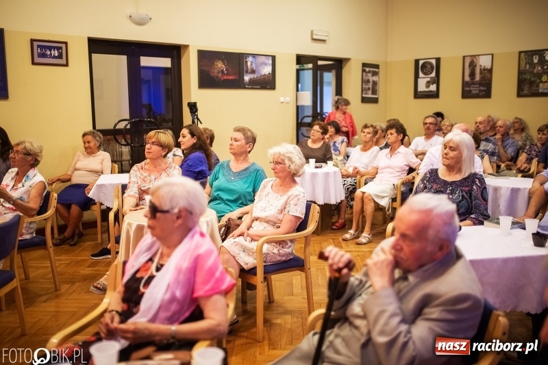 Zdjęcie w galerii na portalu naszraciborz.pl: Spotkanie z Krzysztofem Zanussim i Barbarą Gruszką-Zych w DK Strzecha wiadomości z regionu