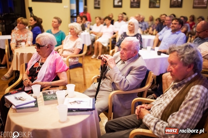 Zdjęcie w galerii na portalu naszraciborz.pl: Spotkanie z Krzysztofem Zanussim i Barbarą Gruszką-Zych w DK Strzecha wiadomości z regionu