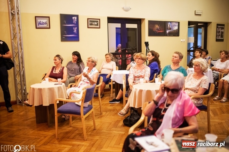 Zdjęcie w galerii na portalu naszraciborz.pl: Spotkanie z Krzysztofem Zanussim i Barbarą Gruszką-Zych w DK Strzecha wiadomości z regionu