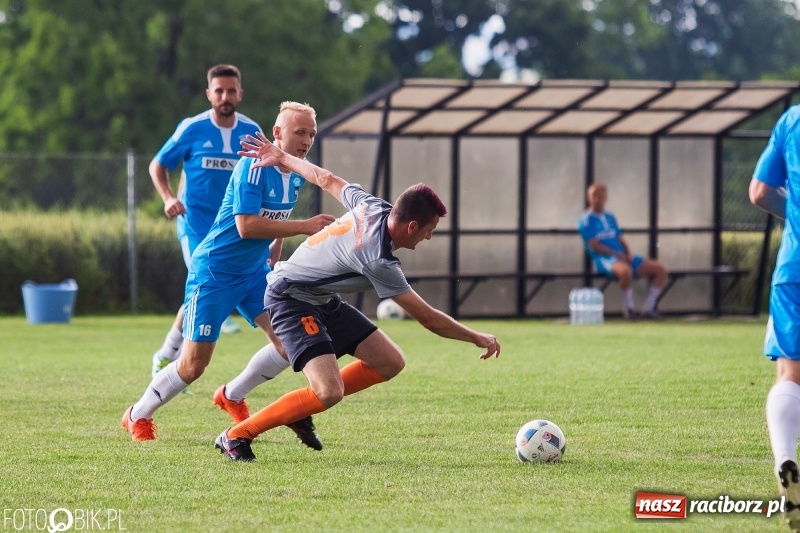 Zdjęcie w galerii na portalu naszraciborz.pl: Jacek Trzeciak & Przyjaciele rozbili Naprzód Borucin wiadomości z regionu