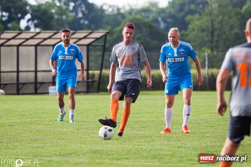 Zdjęcie w galerii na portalu naszraciborz.pl: Jacek Trzeciak & Przyjaciele rozbili Naprzód Borucin wiadomości z regionu