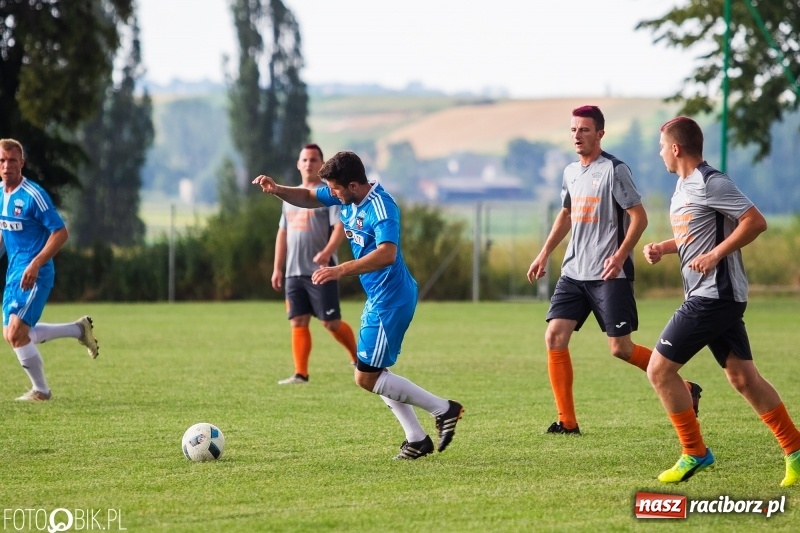 Zdjęcie w galerii na portalu naszraciborz.pl: Jacek Trzeciak & Przyjaciele rozbili Naprzód Borucin wiadomości z regionu
