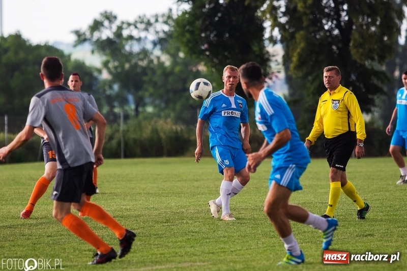 Zdjęcie w galerii na portalu naszraciborz.pl: Jacek Trzeciak & Przyjaciele rozbili Naprzód Borucin wiadomości z regionu
