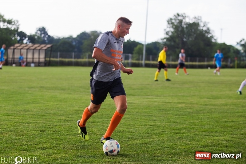 Zdjęcie w galerii na portalu naszraciborz.pl: Jacek Trzeciak & Przyjaciele rozbili Naprzód Borucin wiadomości z regionu