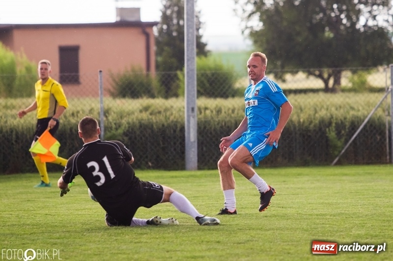 Zdjęcie w galerii na portalu naszraciborz.pl: Jacek Trzeciak & Przyjaciele rozbili Naprzód Borucin wiadomości z regionu